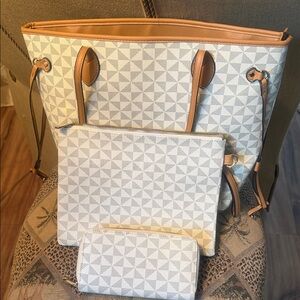 Versona Elegant White and Tan Tote Bag Set